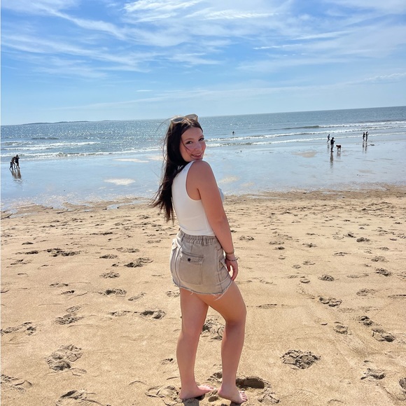 alexis_b695
